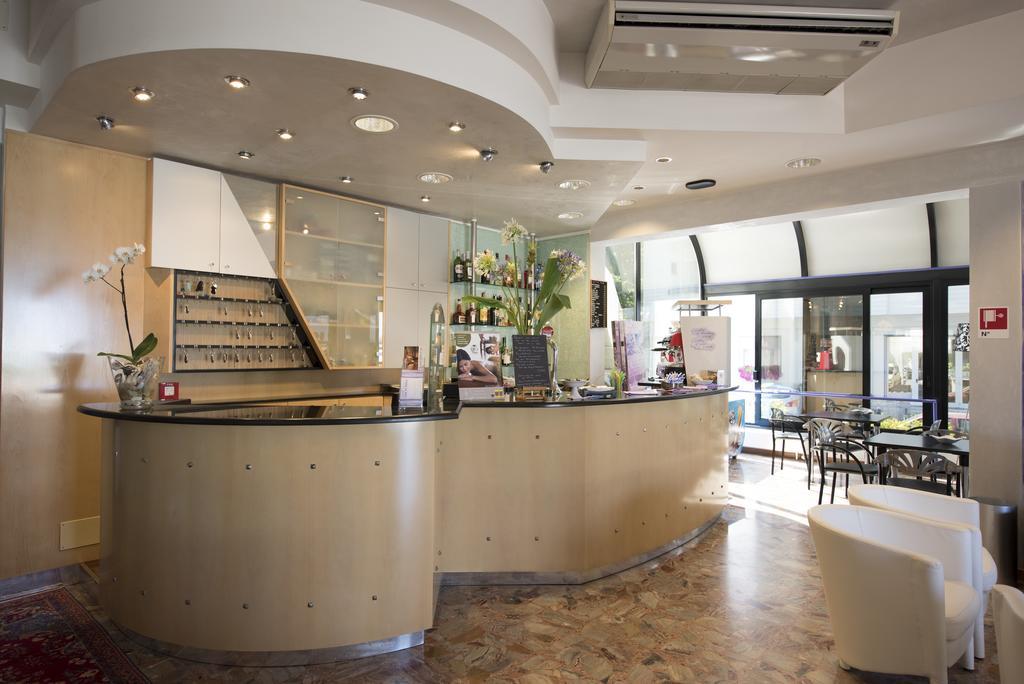 Hotel Iride & Spa Cesenatico Eksteriør billede